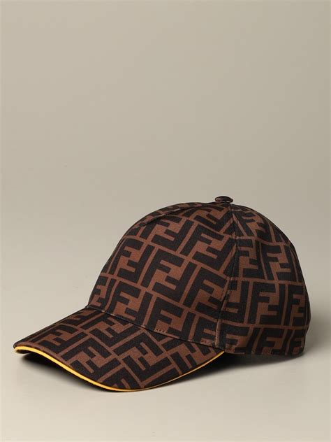 cappelli donna fendi